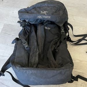 Arc’Teryx Kata 37 Black Unisex Backpack